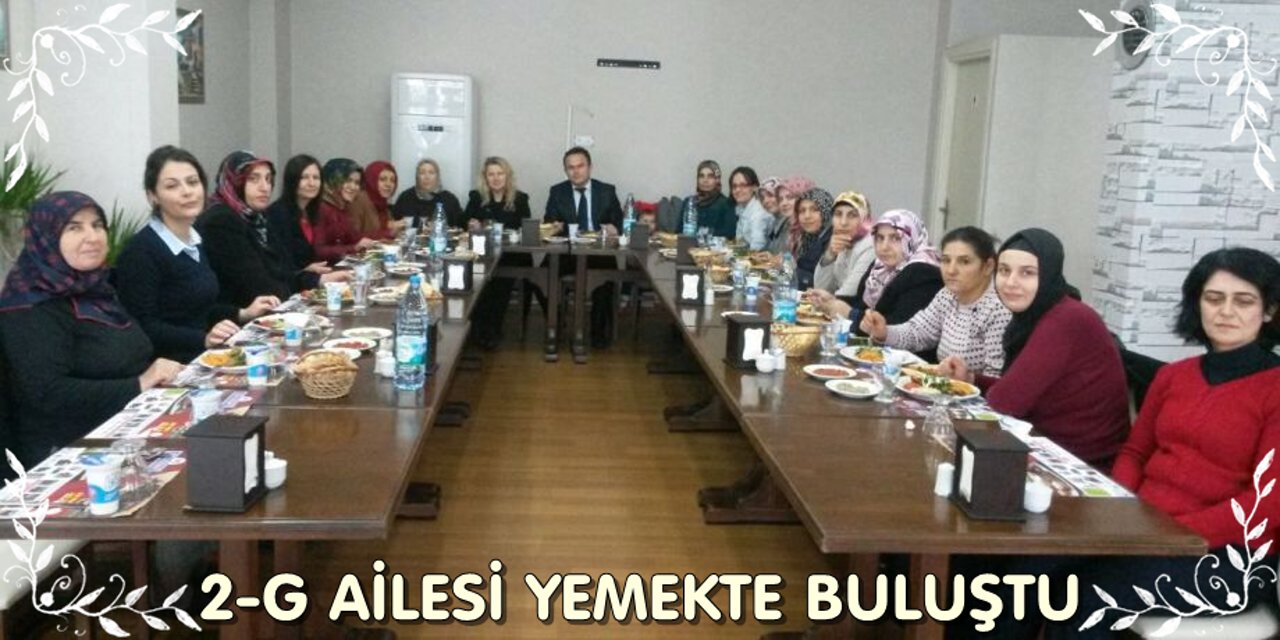 2-G Ailesi Yemekte